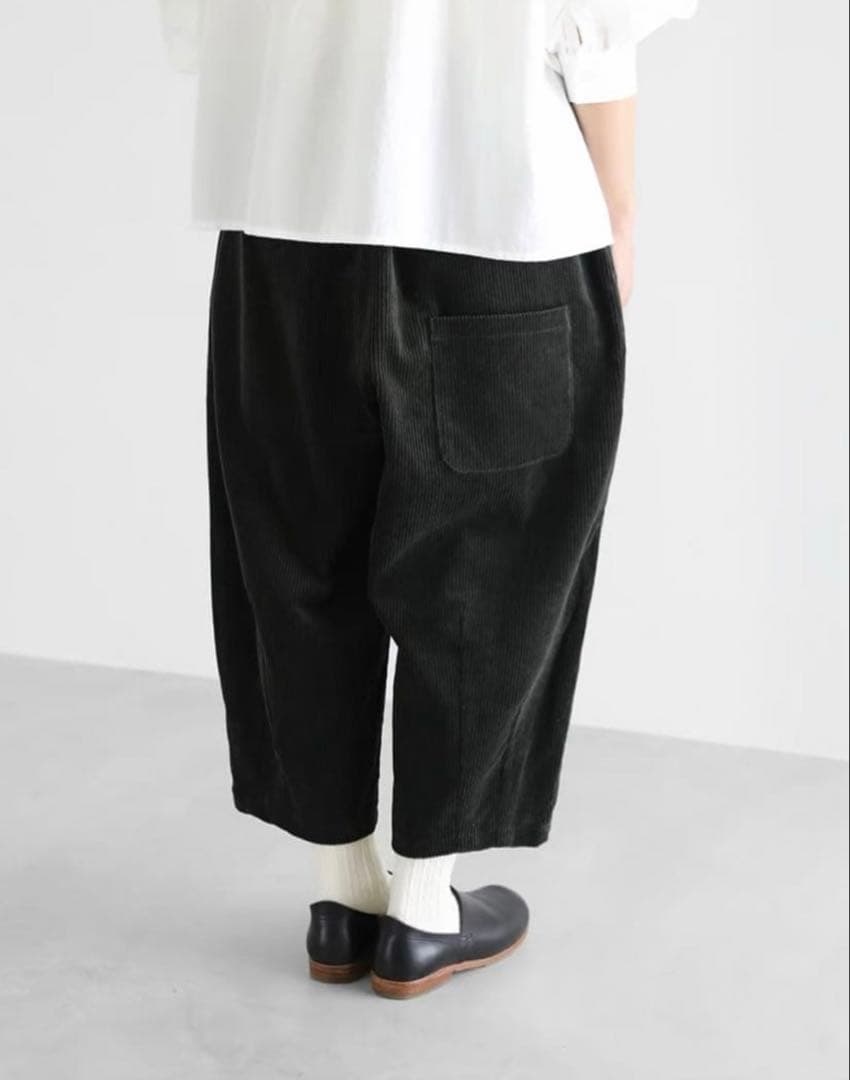HUIS ハウス　シャトルコーデュロイバルーンパンツ（太畝・カーキグレー）506