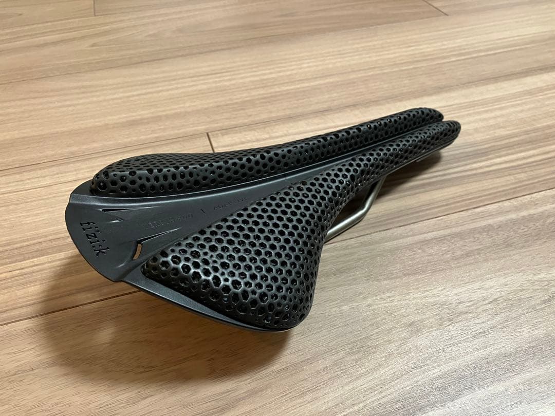 「美品」fi'zi:k (フィジーク)サドル VERSUS EVO 149mm