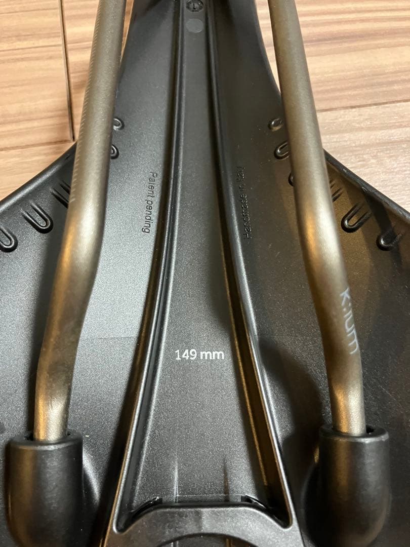 「美品」fi'zi:k (フィジーク)サドル VERSUS EVO 149mm