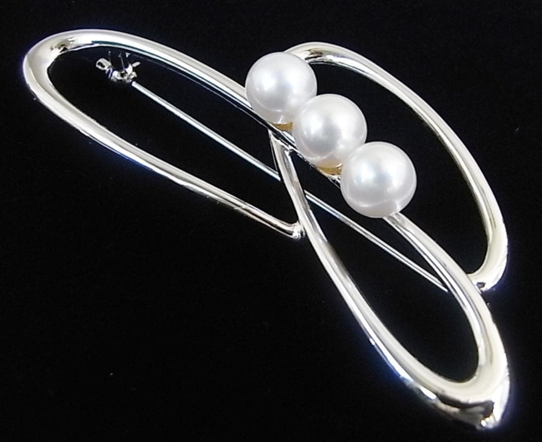 ★925シルバー(銀製) 本真珠ブローチ（アコヤ真珠)３粒★ 真珠のブローチ新品