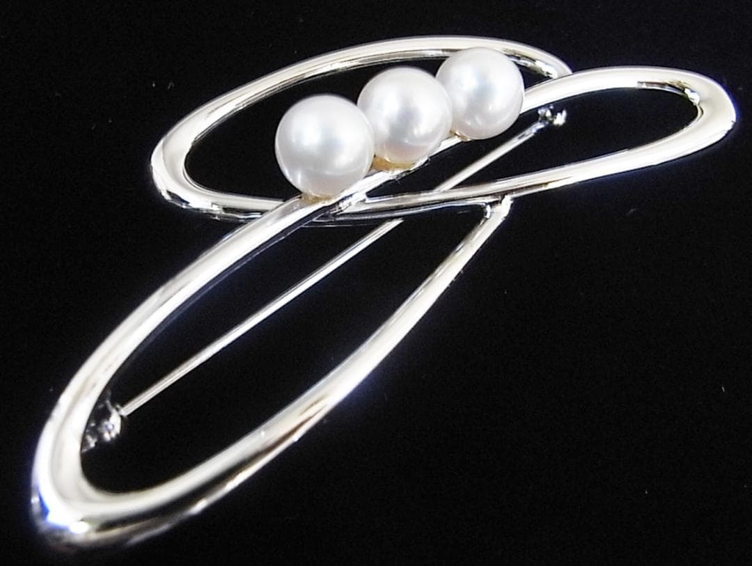 ★925シルバー(銀製) 本真珠ブローチ（アコヤ真珠)３粒★ 真珠のブローチ新品