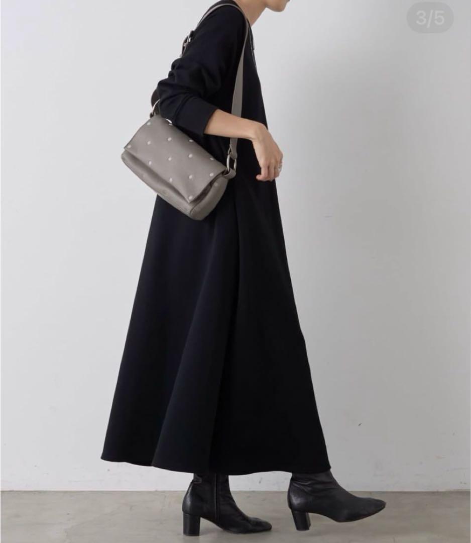 ビアズリー　裏毛フレアーワンピース　ブラック　サイズ1