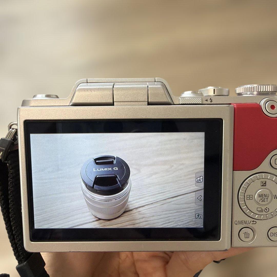 LUMIX G DMC-GF7W ダブルズームレンズキット　ミラーレス一眼