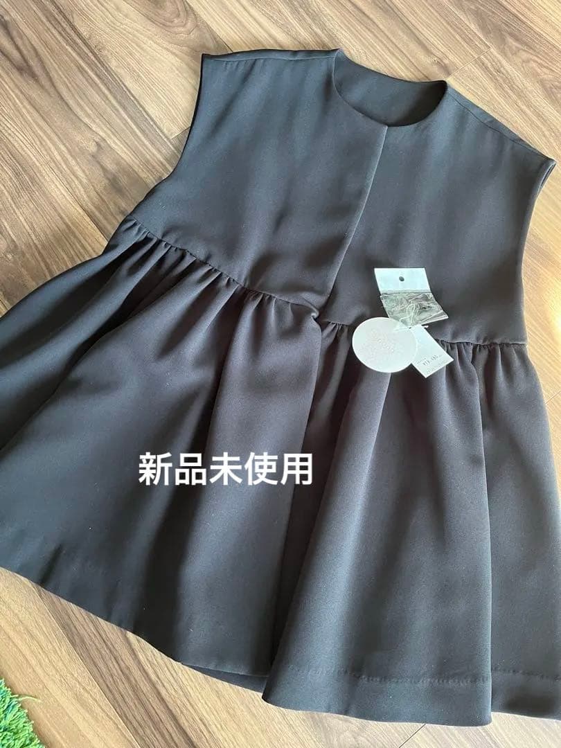 【未使用】anana アナナ　ギャザーぺプラムベスト　ブラック
