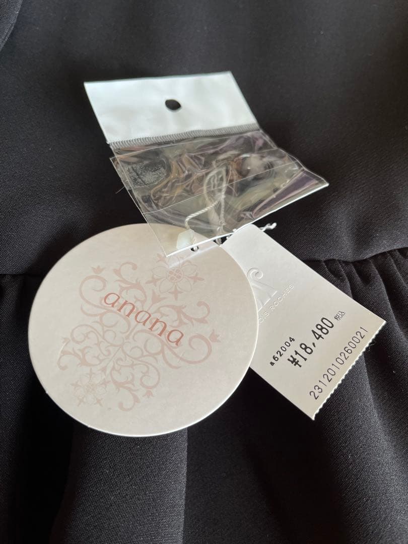 【未使用】anana アナナ　ギャザーぺプラムベスト　ブラック