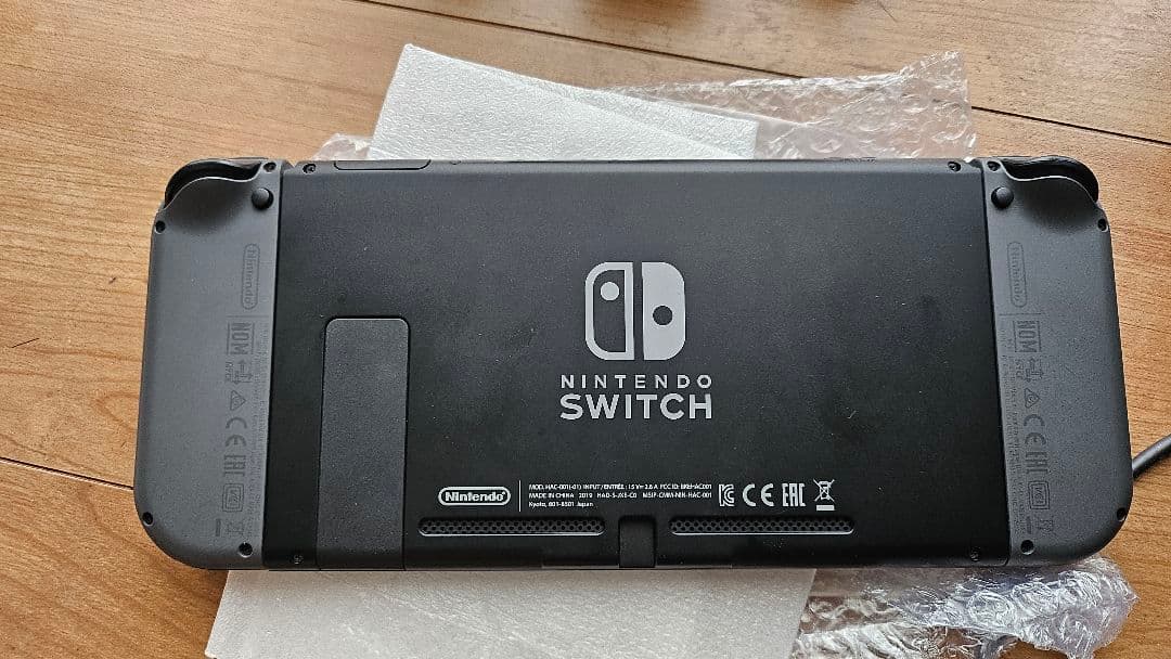 Nintendo Switch 本体 + 付属品　2019年製　対策済