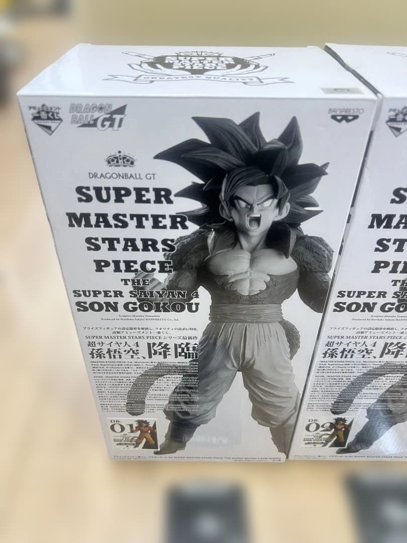 ドラゴンボール　超サイヤ人4孫悟空 フィギュア
