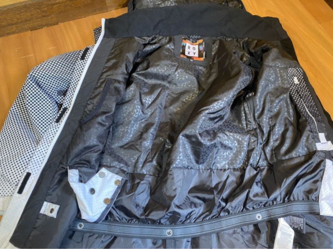 美品！　ロキシー　スノーウェア　レディース　Mサイズ ブラック　ジャケット