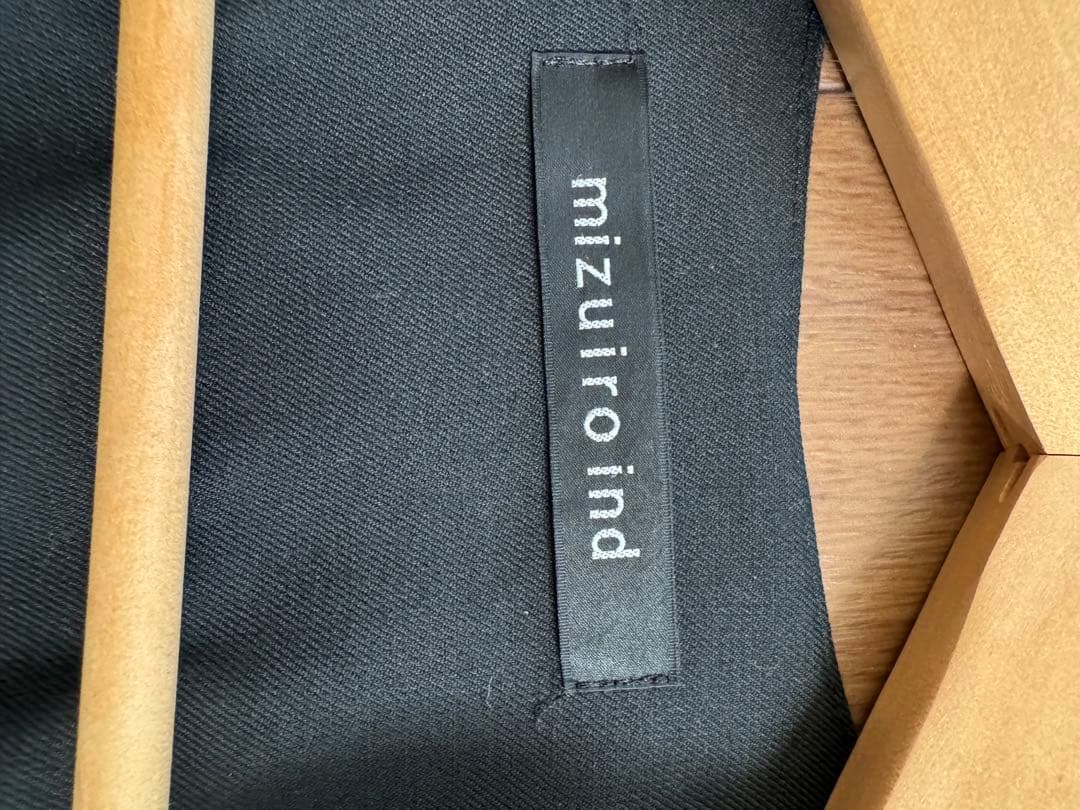 mizuiro ind ディープVネックベスト　ブラック