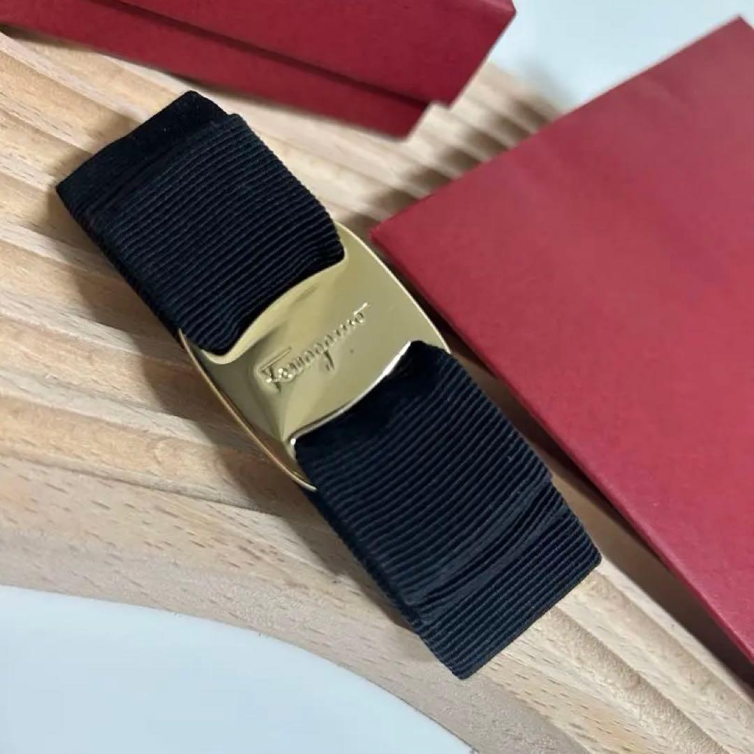 【Salvatore Ferragamo】ヴァラリボンバレッタ