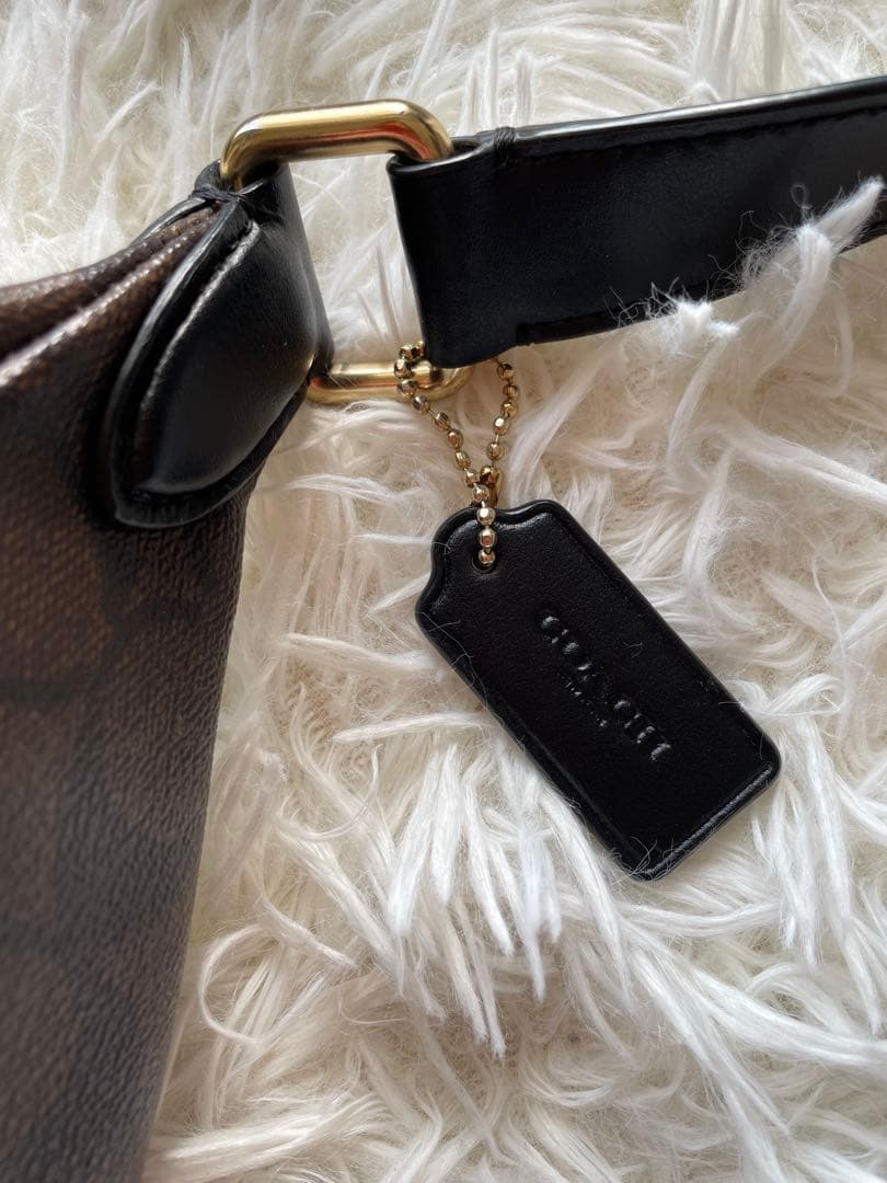 美品✨coach ボディーバッグ　ショルダーウエスト　チャーム付