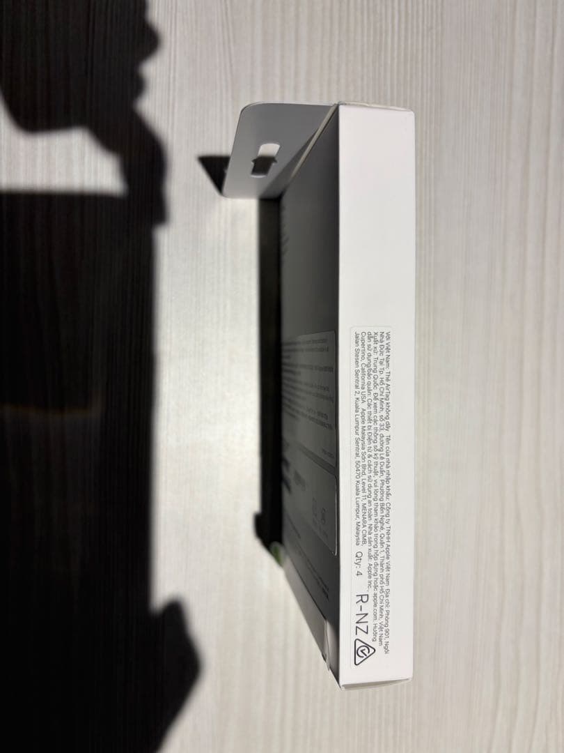 新品未開封　Apple AirTag 4個セット　A2187