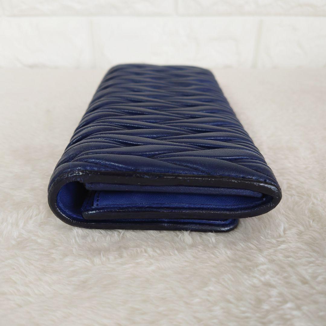 miu miu マテラッセ ネイビー 二つ折り長財布 5M1109