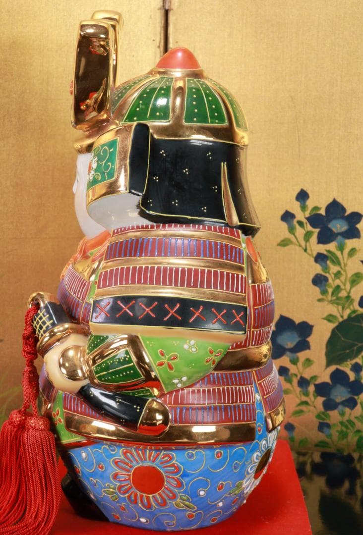 九谷焼　色絵金彩　武者人形　8.5号　高さ26㎝　錦九谷　飾台付　BE882