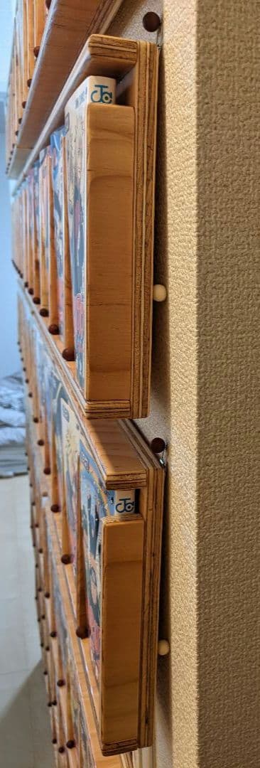 【壁掛本棚付】NARUTO全72巻&表紙を飾れるコミックラック 6冊用×12個