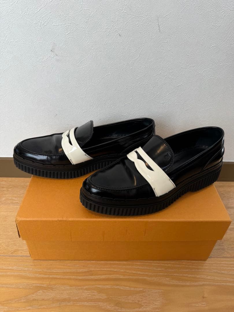 Tod's トッズ 合成皮革ローファー 黒/白 36.5 レディース