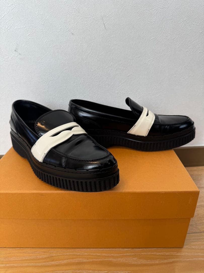 Tod's トッズ 合成皮革ローファー 黒/白 36.5 レディース