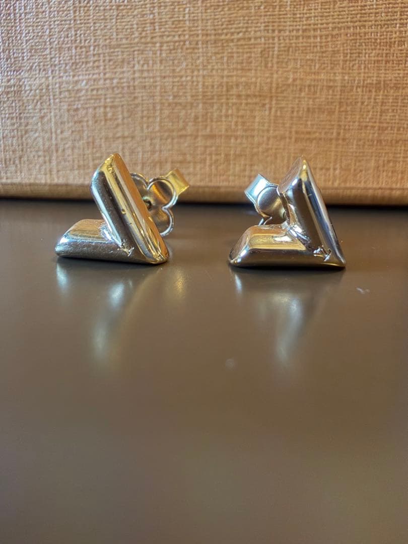 Louis Vuitton ピアス　エセンシャル V