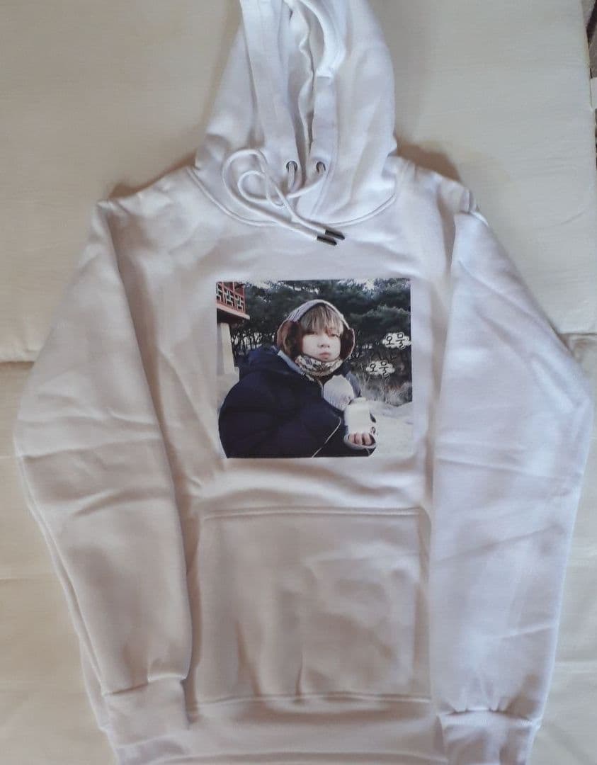 白 グクテテパーカー TATA公式クッション テヒョン缶バッチ