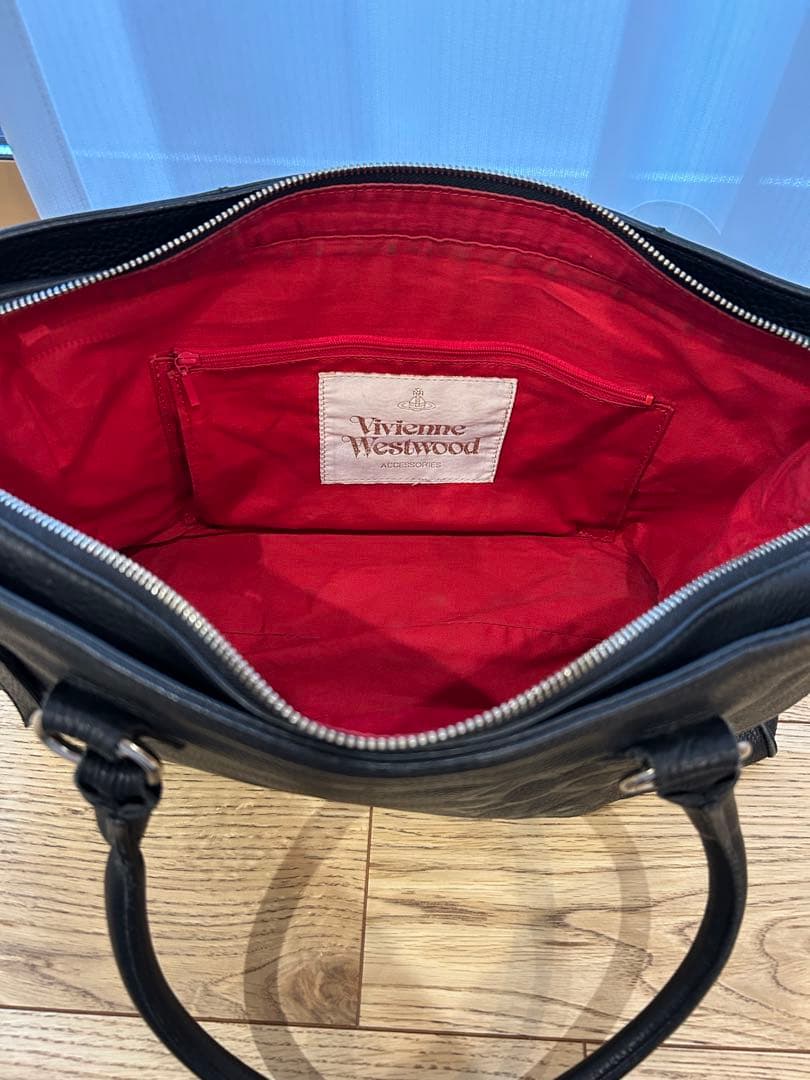 ヴィヴァンウエストウッド　型押しレザーバッグ
