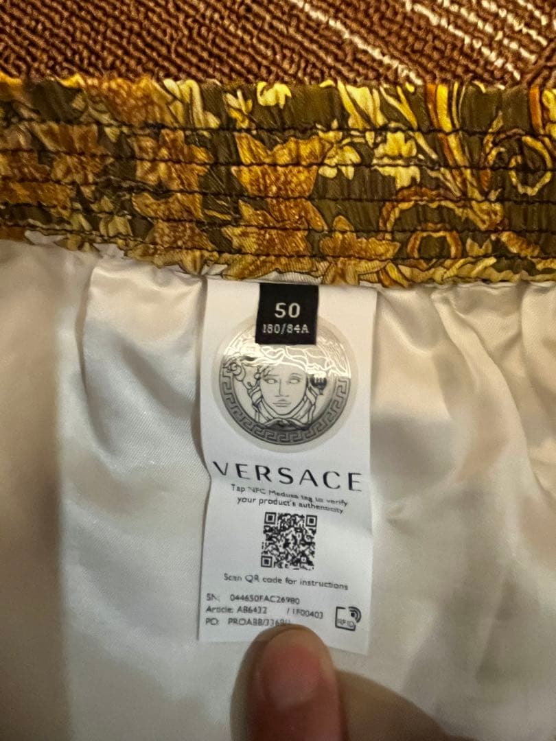 ヴェルサーチェ　バロッコハーフパンツ　総柄　シルク
