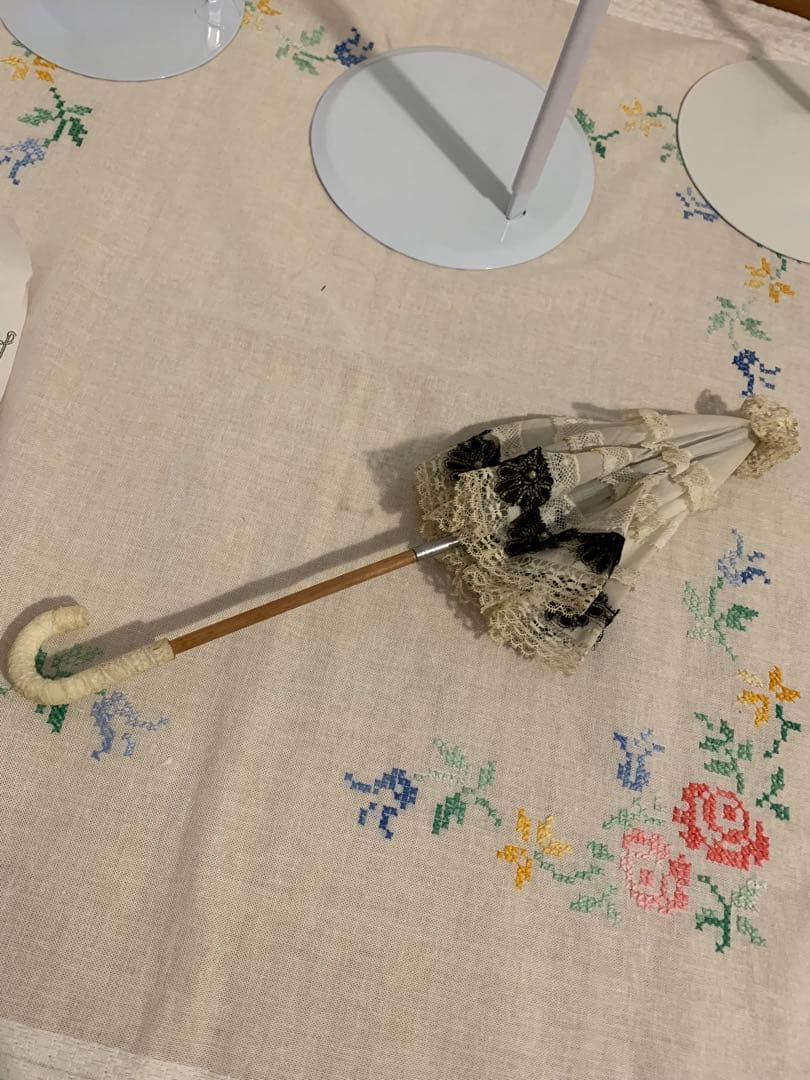 アンティークビスクドールスタンド３点とパラソルセット⑧