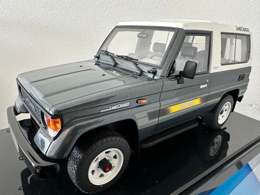 OHOトヨタ ランドクルーザー 1/18スケール
