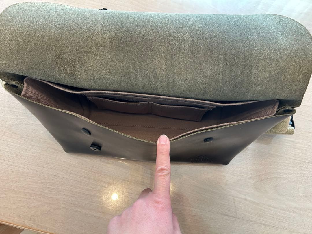 メッセンジャーバッグ　nui&co ダークグリーン