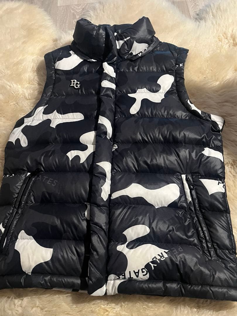 パーリーゲイツ　ダウンジャケットブラック・ホワイト迷彩柄　サイズ4
