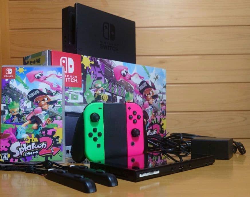 任天堂Nintendo Switch（本体）＆スプラトゥーン2セット　中古品