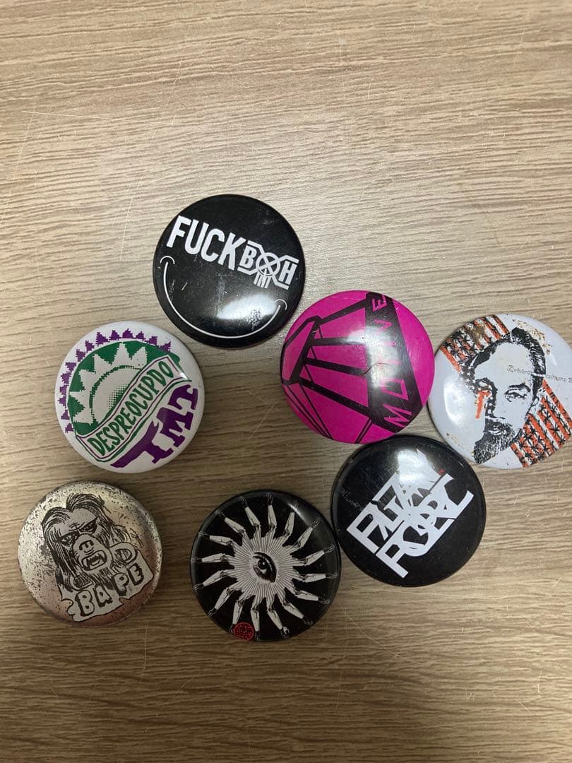 ピンバッジ　缶バッチ