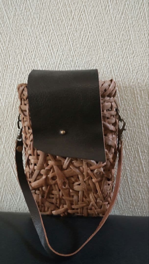 山葡萄のスマホ入れとチャーム