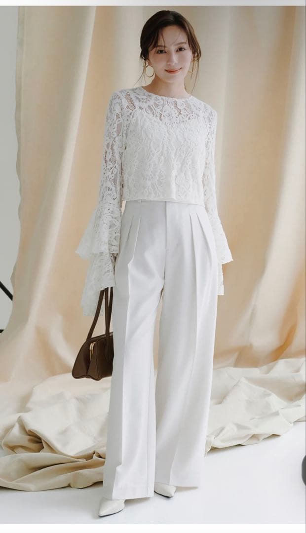 【新品・未使用】anuans ベロアレースボリュームスリーブラウス　ホワイト