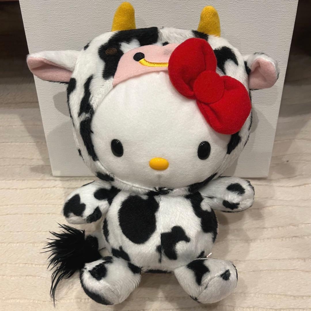 ハローキティ　牛　ウシ　ぬいぐるみ　ヤクルト