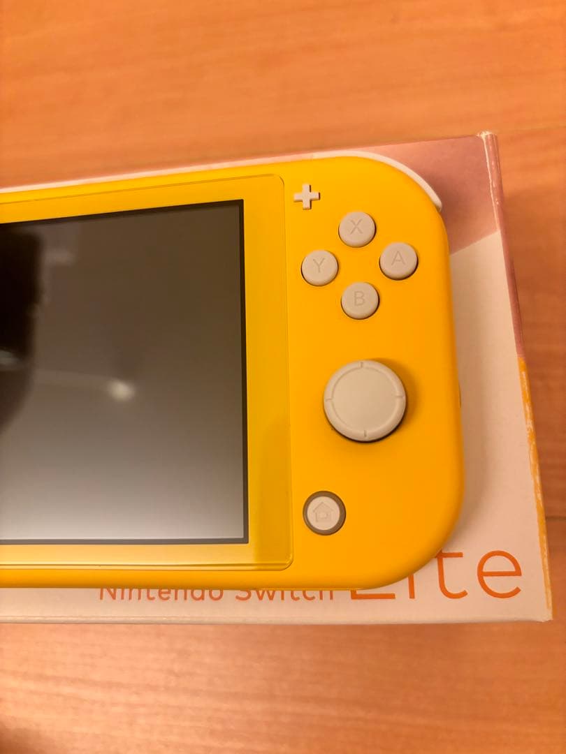 Nintendo Switch lite 本体　イエロー　新品同様品