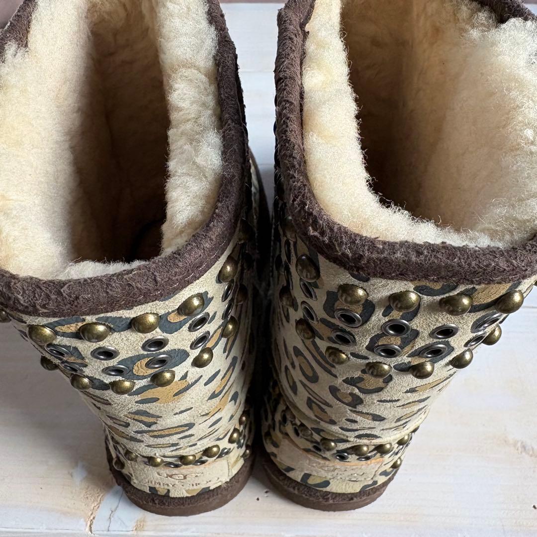 UGG×Jimmy CHOOヒョウ柄スタッズ　ムートンブーツ