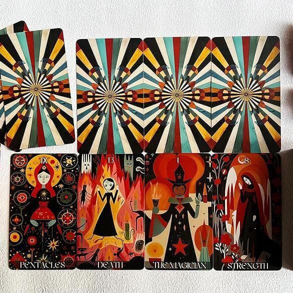 海外希少デッキ✨まるで大人向けのモダンなおとぎ話✨不思議の国を描いたタロット