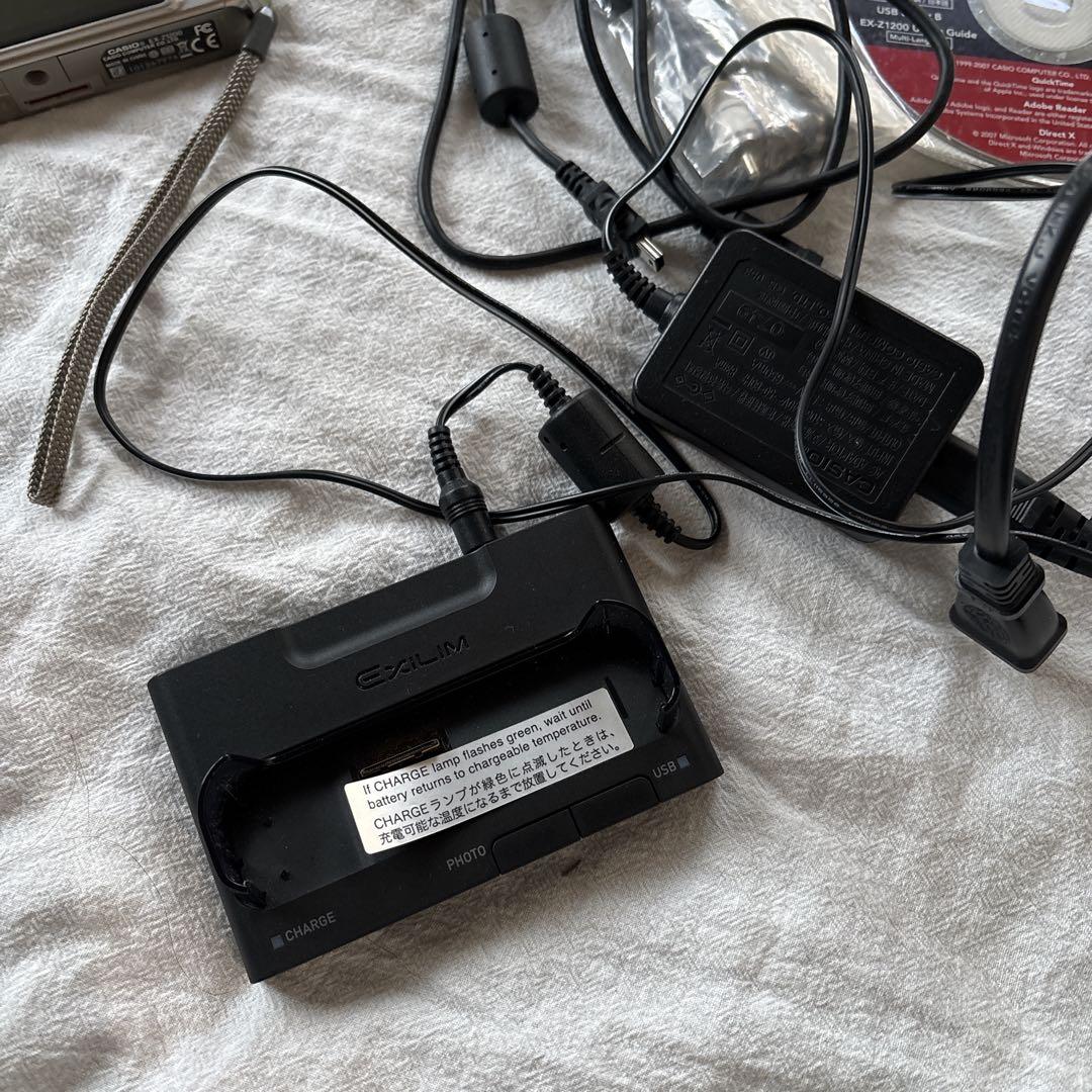 デジタルカメラ CASIO EXILIM EX-Z1200