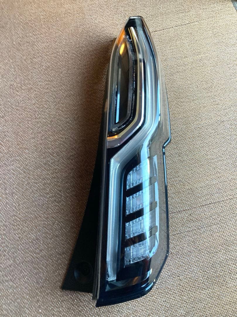 N-BOX JF4 LEDテールランプ 右側