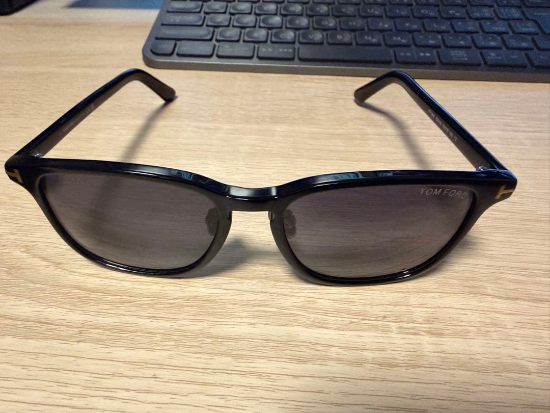 TOM FORD FT1048 ブラックサングラス ケース付き