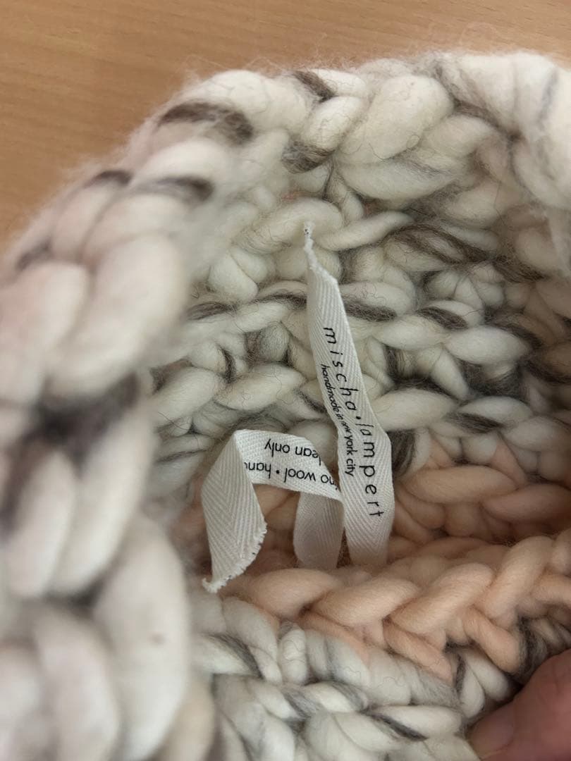 Mischa Lampert ポンポン付きニット帽　ビーニー