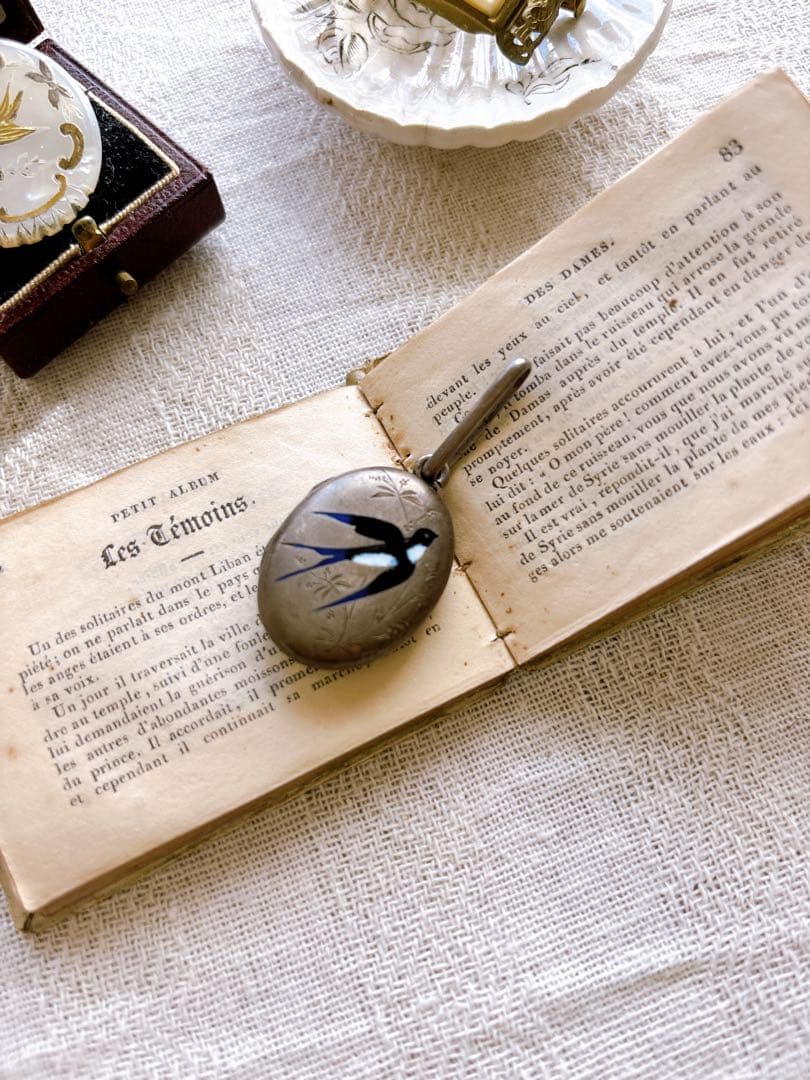 フランスアンティーク　ペンダントトップ・つばめ