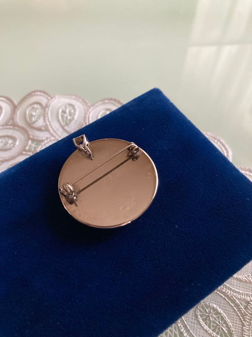 俊兼　トシカネ　としかね 有田焼　花　薔薇　金彩　ブローチ　ペンダントトップ