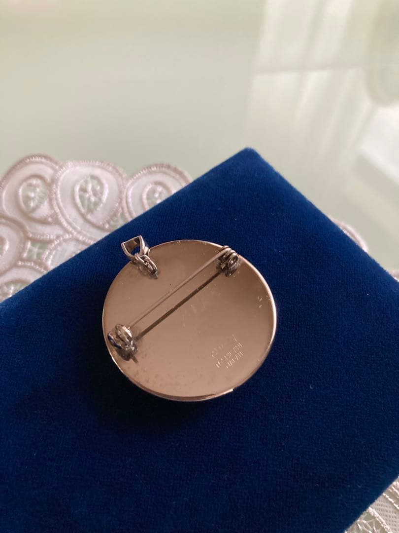 俊兼　トシカネ　としかね 有田焼　花　薔薇　金彩　ブローチ　ペンダントトップ