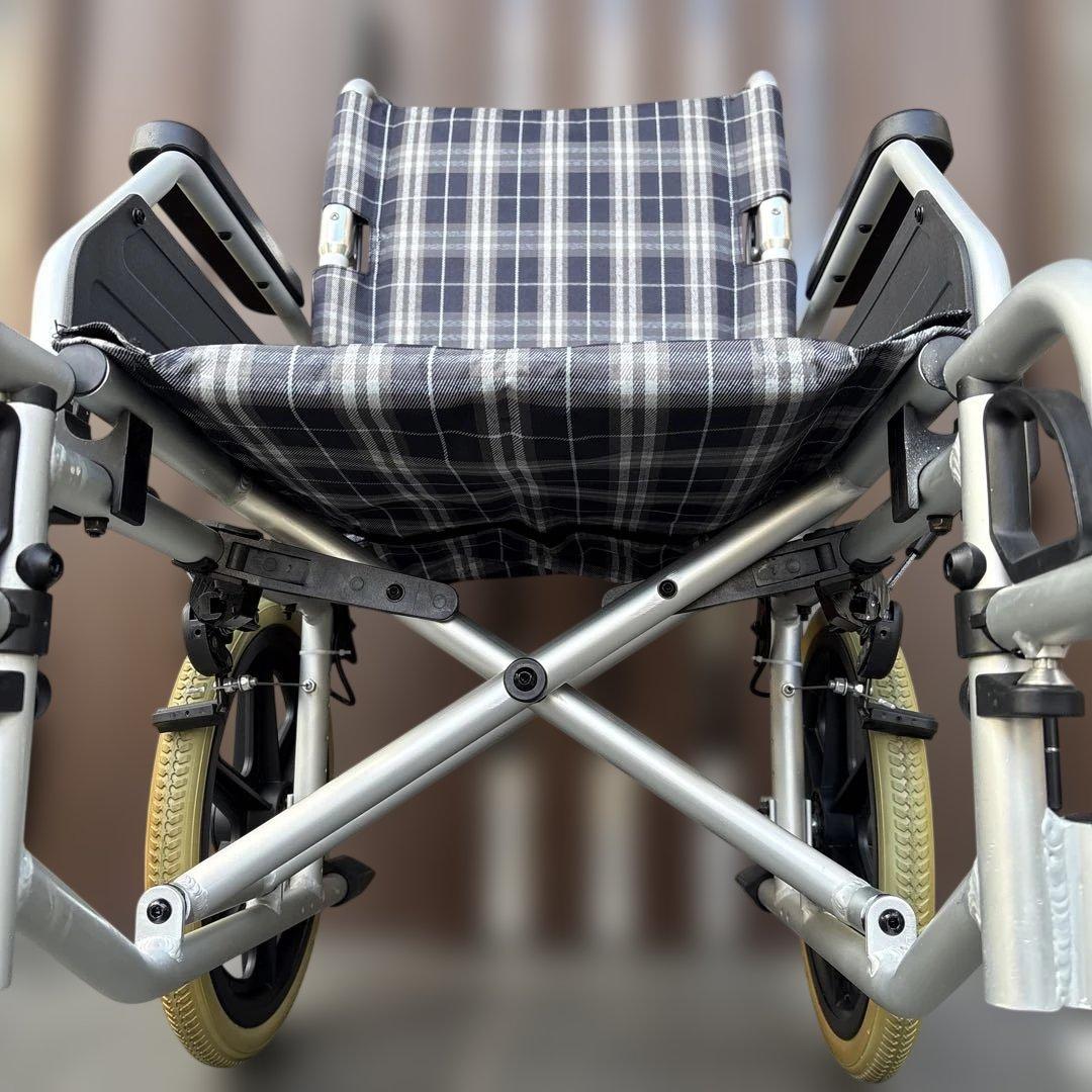 軽量アルミ製チェック柄車椅子　美品