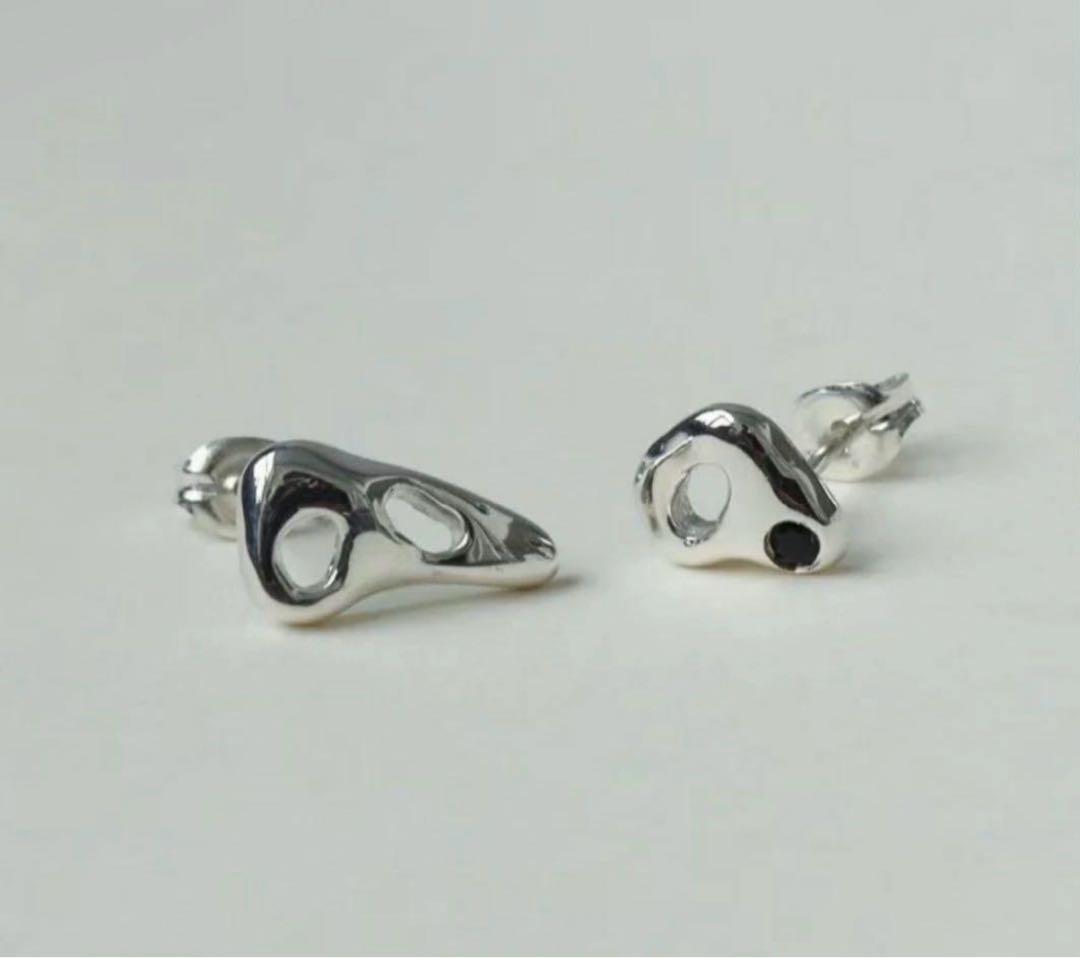 アクセサリー STRONG IRIS EARRINGS ours