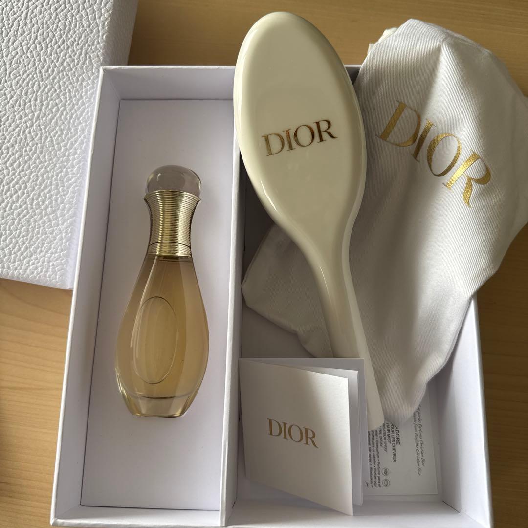ディオール　バースデーギフト　ジャドールオードゥパルファン　ヘアミスト、ブラシ