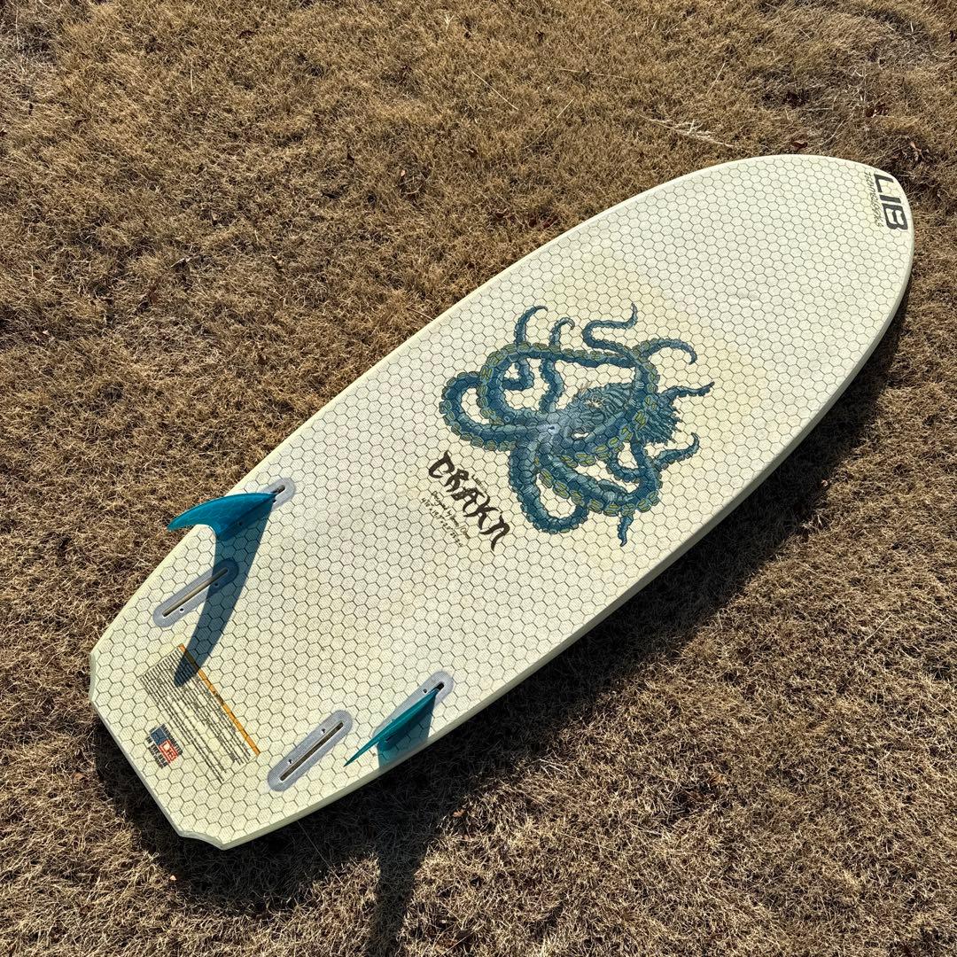 中古LIBTECH Crak’n（クラーケン）ウェイクサーフボード 2022年