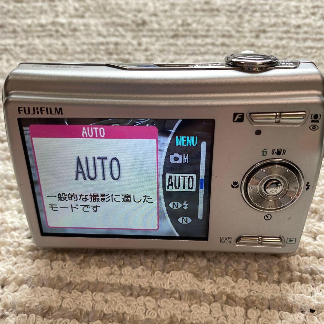 富士フィルム　Fujifilm FinePix F100fdデジカメラ　充電器付