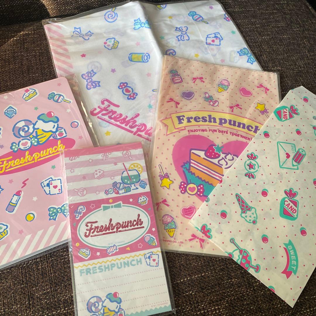 サンリオ Fresh Punch メモ帳ノート ハンカチ ギフトバッグセット